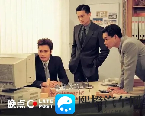 男女打扑克：男女欢聚共战牌桌-2