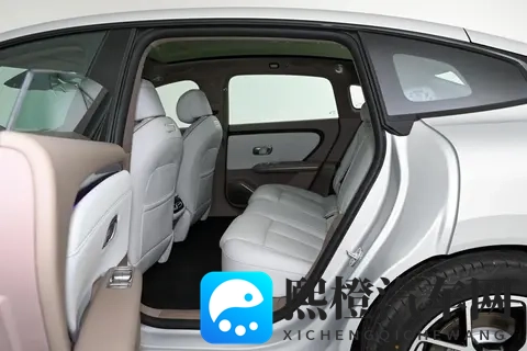 长安启源A06拿出诚意,配6C闪充+高规格悬架,小鹏M03接得住吗?-1