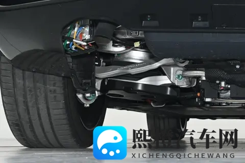 把客厅搬上车?腾势 N8L 凭 3 个 “L” 征服全家!-1