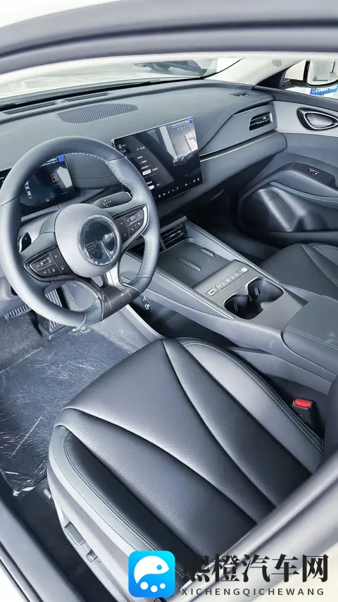 26款海豹06DM-i到店，配海域白配色+海盐灰内饰，续航128km+怀挡-1