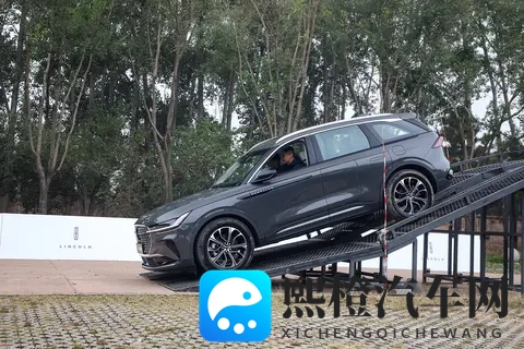 家用商务越野三不误 场地试驾2026款林肯航海家-1