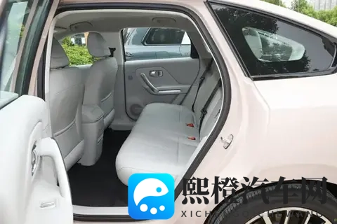 10万级纯电家轿的均衡标杆，它的“实在”，体现在每个细节-3