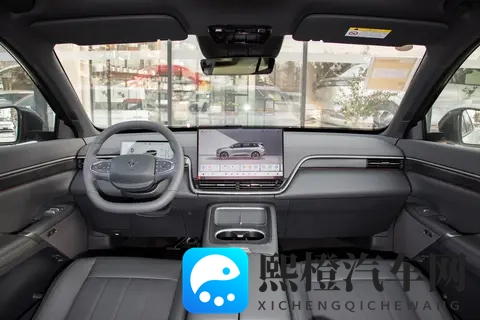 试驾2026款eπ008五座版,大空间家用SUV,配置实用-1