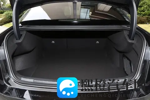 优惠18万，标配6气囊+Lynk Flyme车机，试驾领克03-2