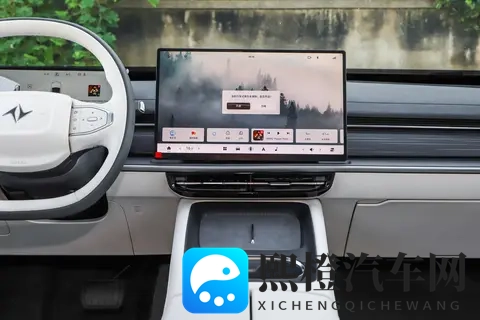 试驾东风奕派 eπ007+:颜值吸睛、操控够劲,智能还懂我-2