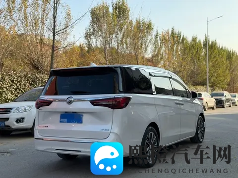 16万多拿下20款别克GL8陆尊,家用商务都合适?-3