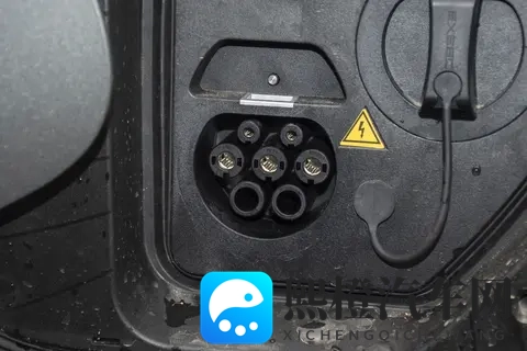 2025款星纪元ET增程版 Pro高速辅助驾驶：实用与科技的平衡之选-1