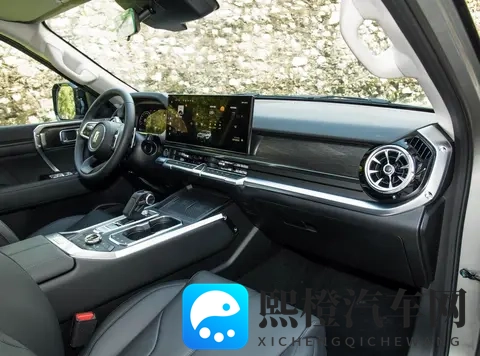 又一国产硬派SUV,最小离地间隙224mm,升级智驾座舱,2498万起-3