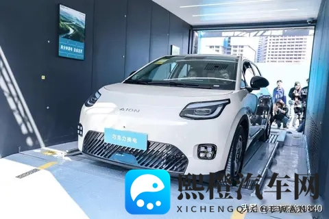 5万代步车冲击市场，巨头押注换电模式，用户真能省下钱吗？-2