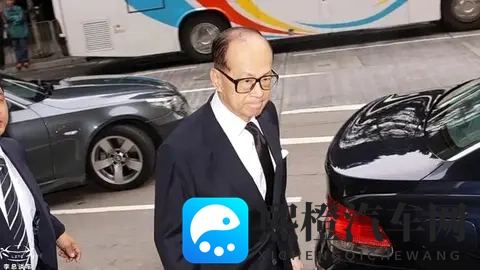 20年千万防弹车易主!李嘉诚宝马内饰极简,网友顿悟了?-1