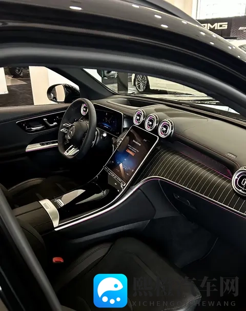2026款AMG C43 4MATIC上市:价格下探与配置调整背后的性能逻辑-1