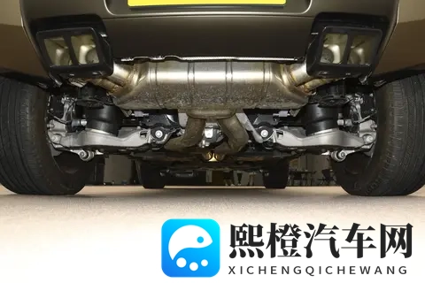 2026 款路虎卫士 OCTA 和 BLACK 版怎么选?16 万差价的背后-3