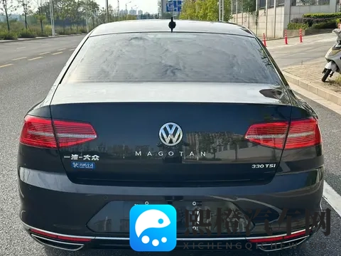 10万多拿下大众迈腾,28万公里一手车况值不值?-1