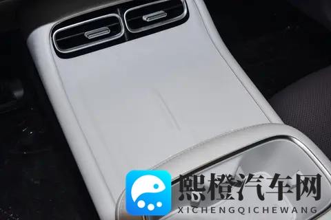 长安启源A06掀桌子了   车长4885mm配双叉臂悬挂   1199万起步即高配？-3