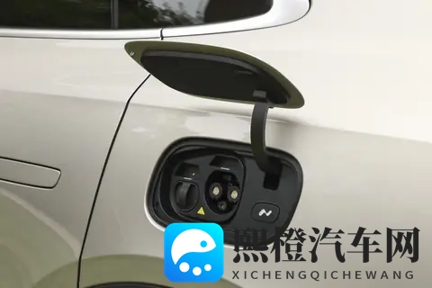 宏光MINIEV四门版推301km车型,补贴价528万-1