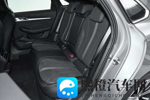 10万级国产轿车，凭什么能卖出67万辆？看完吉利星瑞你就彻底懂了-2