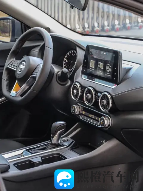 跑长途油费超300？轩逸实测：300公里花160，后排躺2小时不腰酸-3