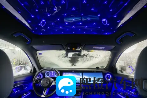 第二代梅赛德斯-奔驰 GLB 的全新照片已经发布,内饰也已曝光-2