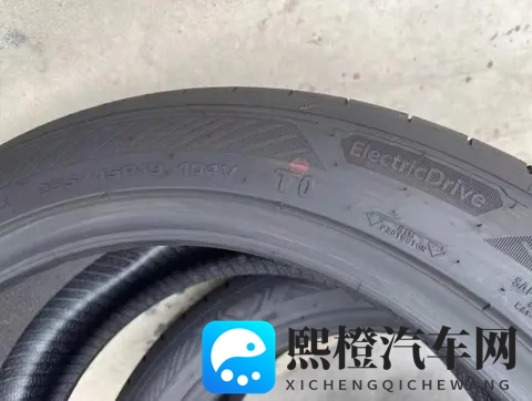 男同志与雌性宠物交男同志与雌性宠物交3d：男性与雌宠互动场景再现-2