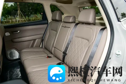 蓝电 E5 PLUS 2026 款标准续航四驱性能版 Ultra,实力均衡的电混 SUV-3