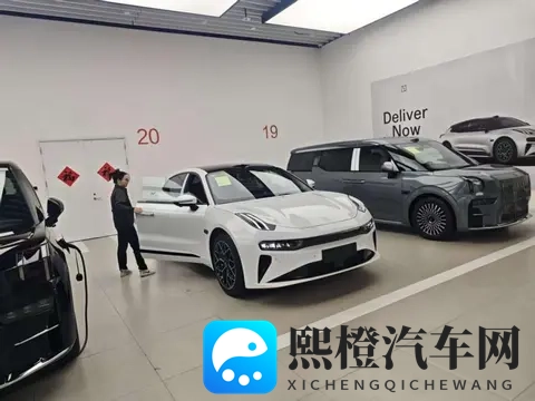 四年观望一朝入手!同事阅车无数为何独爱焕新极氪 001?-1