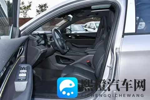 领克03 2026款 15TD DCT Plus:紧凑型轿车的性能与智能新选择-3