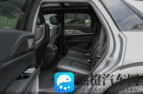 与其说它固执，倒不如说它专业，试驾凯迪拉克XT5，底盘确实强-2