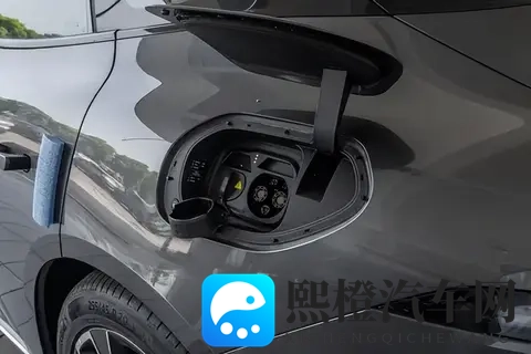 华为辅助驾驶+空气悬挂，这款中型车有豪华车的味道？-1