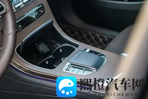 23年1月上牌,30万拿下准新一手奔驰GLC香不香?-3