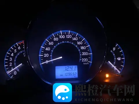 汽车还剩多少油时去加油最合适?记住这个标志,及时加油!-3