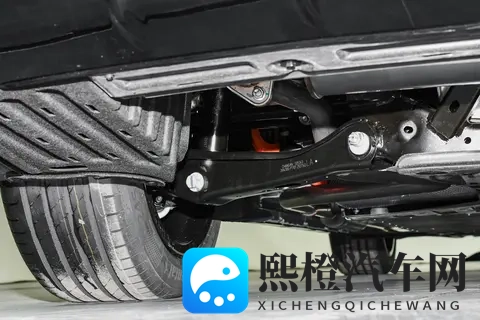 长安启源A06掀桌子了   车长4885mm配双叉臂悬挂   1199万起步即高配？-2