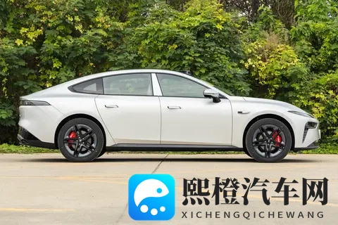 这款15万级四驱轿跑,37s破百,配激光雷达,轴距2915mm,太带劲-3