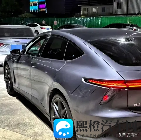 年轻人抢购烂尾车,是捡漏还是冒险?技术红利正在被重新分配-2