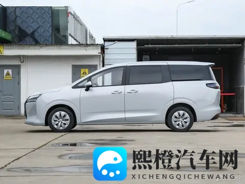 售730万起 五菱星光730上市 燃油_插混_纯电动力 七座大MPV-2