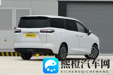 7 万多拿下 7 座 MPV!五菱星光 730 空间油耗都能打?-1