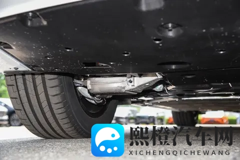 7座MPV选哪款？这款MPV空间大、续航长，还带冰箱！-2