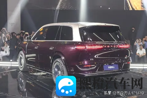 六座SUV第三排太挤?3120mm轴距神车让180cm壮汉秒变葛优躺-1