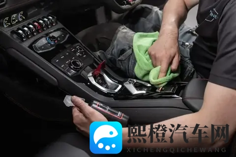 史维克斯教你如何拯救发白粘胶的汽车仪表台?-1