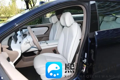 小鹏首款超级增程车型，全球车小鹏X9 3098万元起售-1