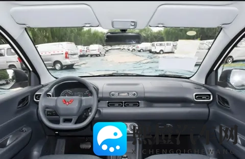 548万起！全新五菱宏光燃油版上市，7座+15L超实用-2