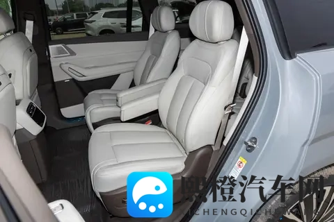 新手也能开大车!腾势 N8L 458 米转弯半径 + 安全兜底-3