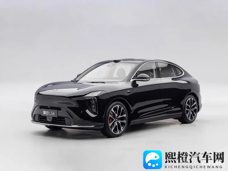 张篵雨水上阁楼图片照：张篵画作捕捉雨中阁楼景-1