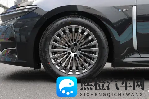 2024款进口皇冠选购指南:至享版 vs 至尊版深度解析-2