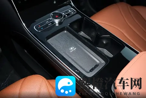 售价999万元起,全新奇瑞瑞虎8上市,两种外观,16T达到200马力-3