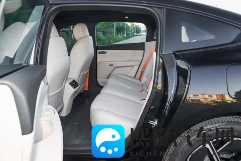 抢先试驾东风奕派eπ007+，试装版与量产版差异不大-2