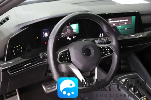 22款高尔夫R-Line,准新代步小钢炮,12万多开回家!-1