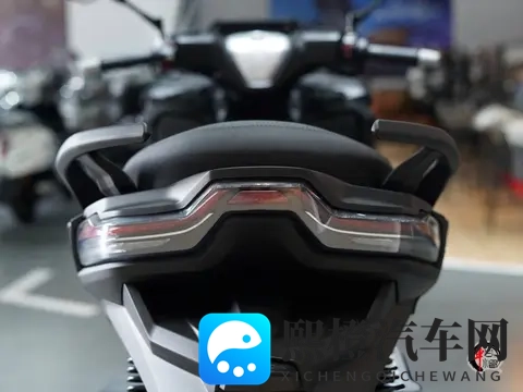 德系平台+国产价格，2025款无极SR4 Max中排踏板，售价29999元起-1