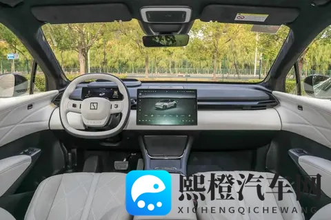 后驱+入门340马力,全系400V快充,限时1458万起,新款极氪X上市-2