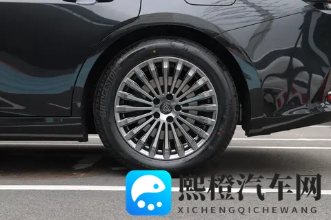 丰田皇冠 (进口) 2024 款 HEV 双版本选买解读-1