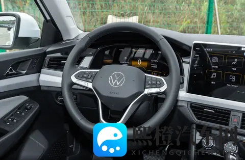 2026款宝来1129万起售!1025寸屏幕缩到8寸,扬声器也砍掉2个-1